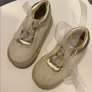 Gold glittery girl sneakers size 6